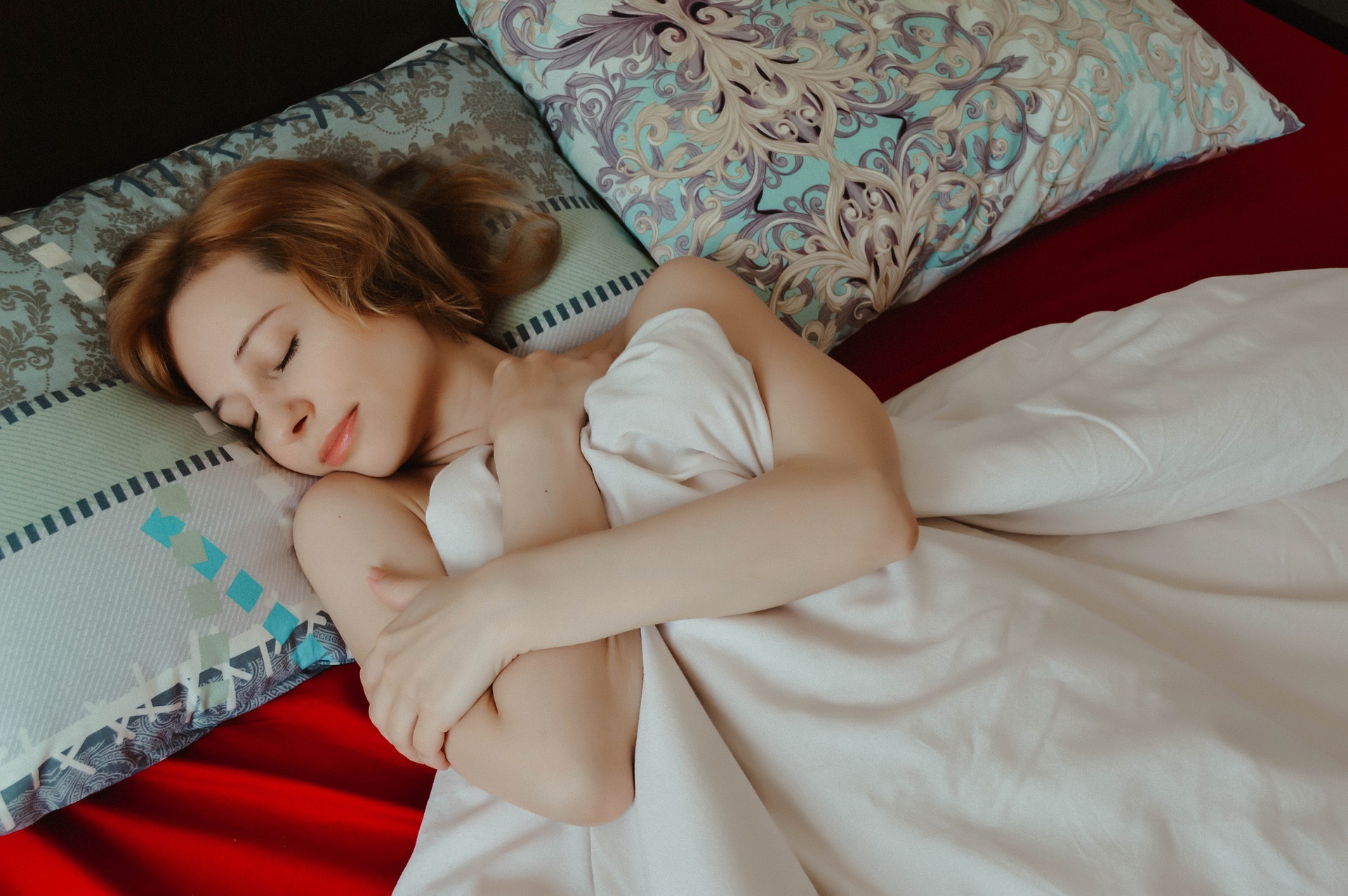【女装子の寝姿】夜寝る時どうしてる？3つのスタイルと快適に眠るためのアイテムまとめ